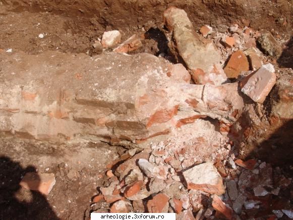 Vestigii arheologice la Tragoviste - Canal de aductiune a apei-secolul XIV - Arheologia in Romania